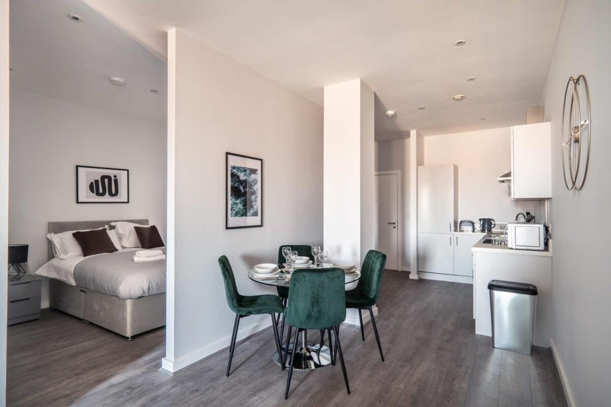 Modern & Spacious 2 Bed Apartment In Waterloo Liverpool Eksteriør billede